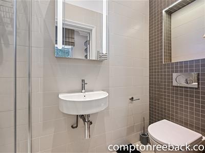 En suite shower